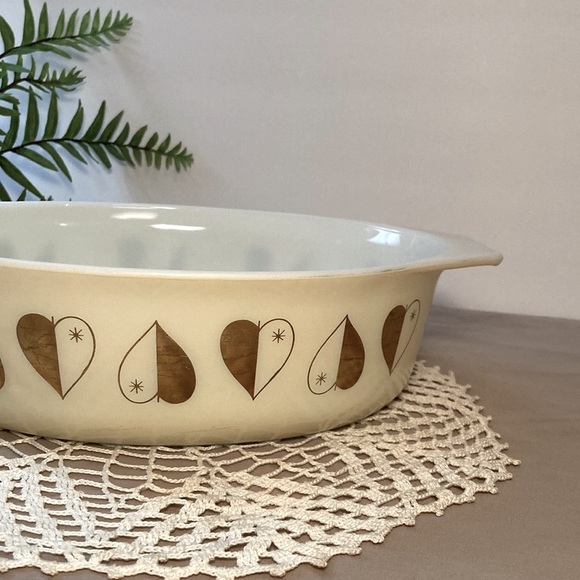 Vintage Pyrex Golden Hearts Oval Casserole 1958 - Picture 4 of 16